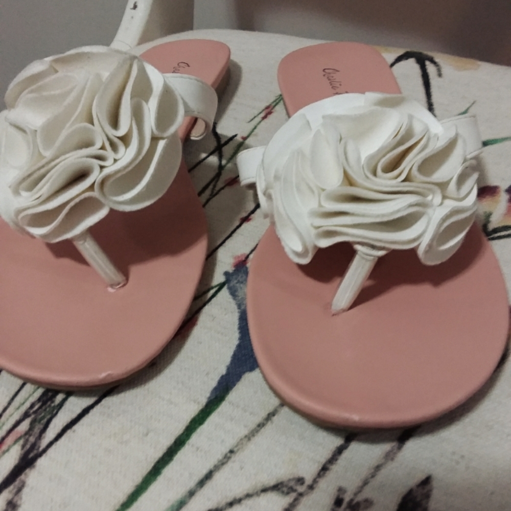 ivory T Strap sandals size 7/7.5
